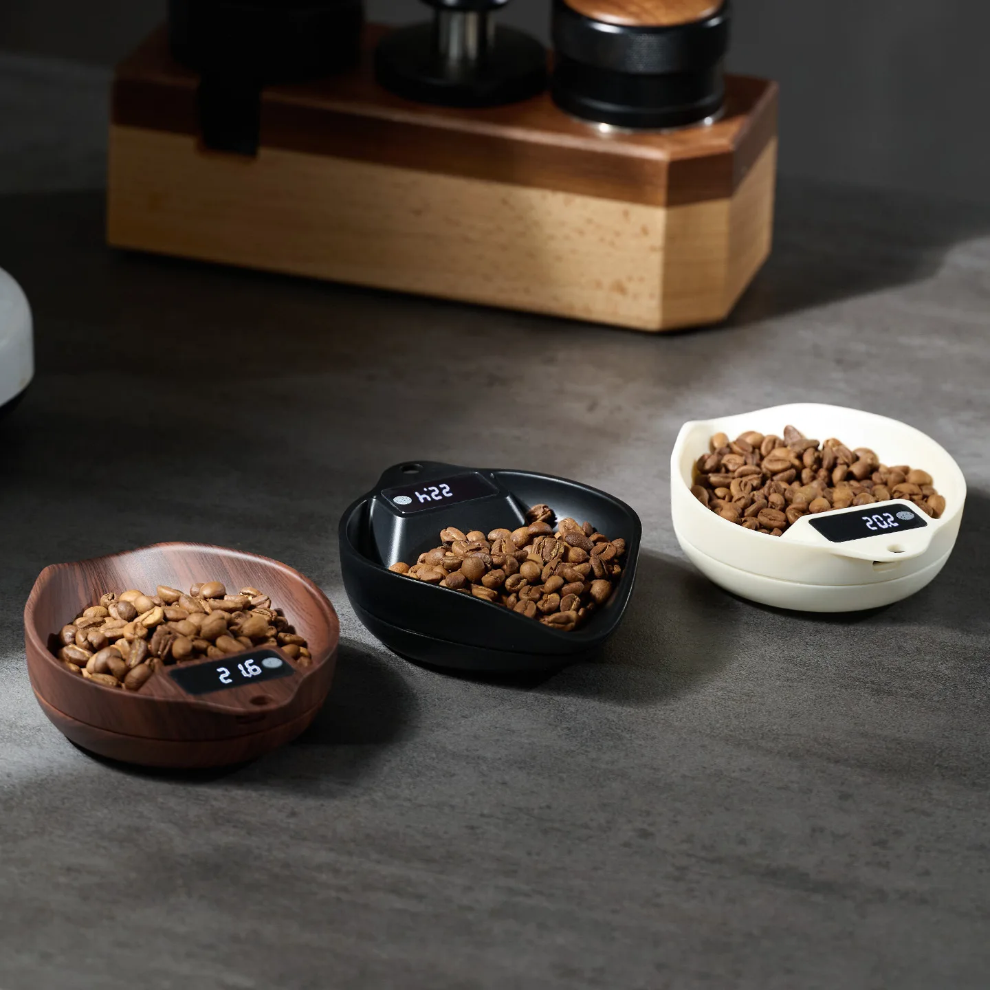ميزان قهوة دقيق مع صينية حبوب  - مراجعة Home Barista وسعره